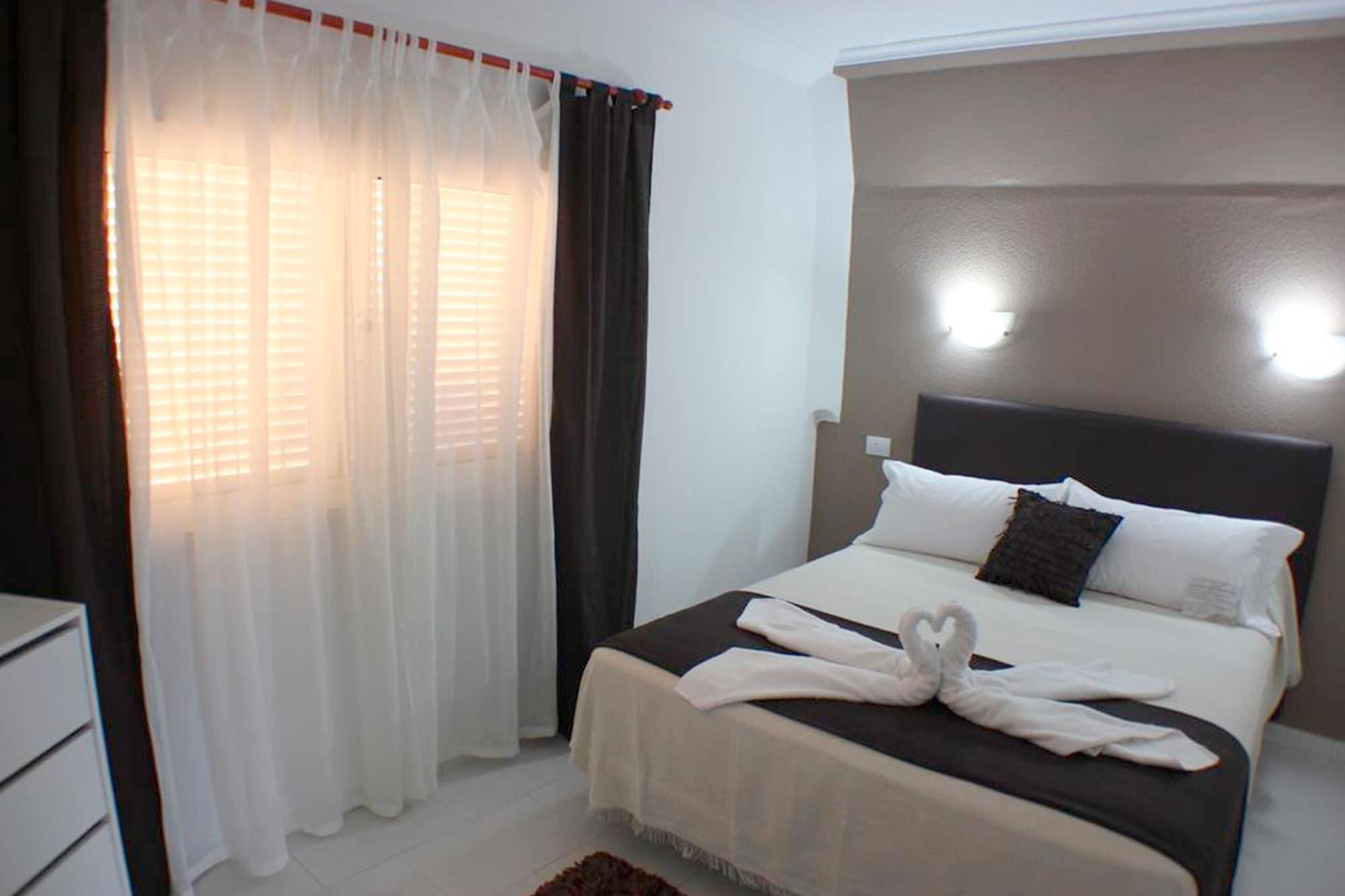 Aparthotel La Piramide Costa De Antigua Extérieur photo