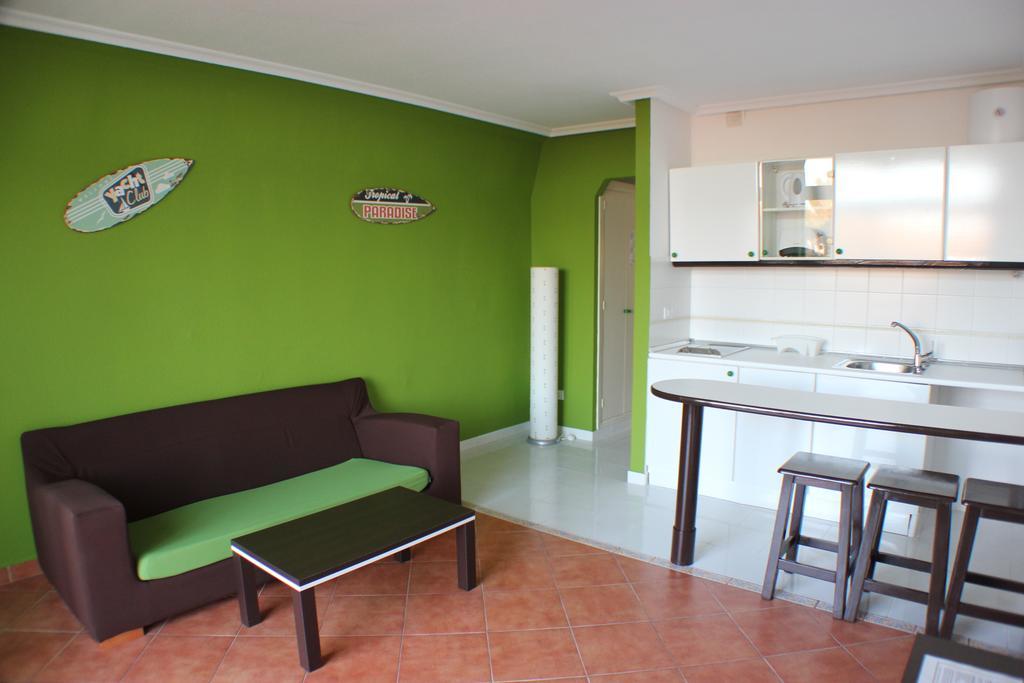 Aparthotel La Piramide Costa De Antigua Chambre photo