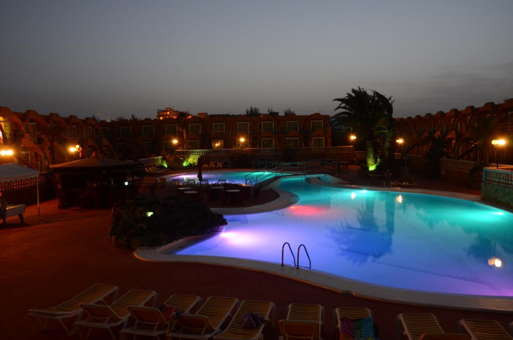Aparthotel La Piramide Costa De Antigua Extérieur photo