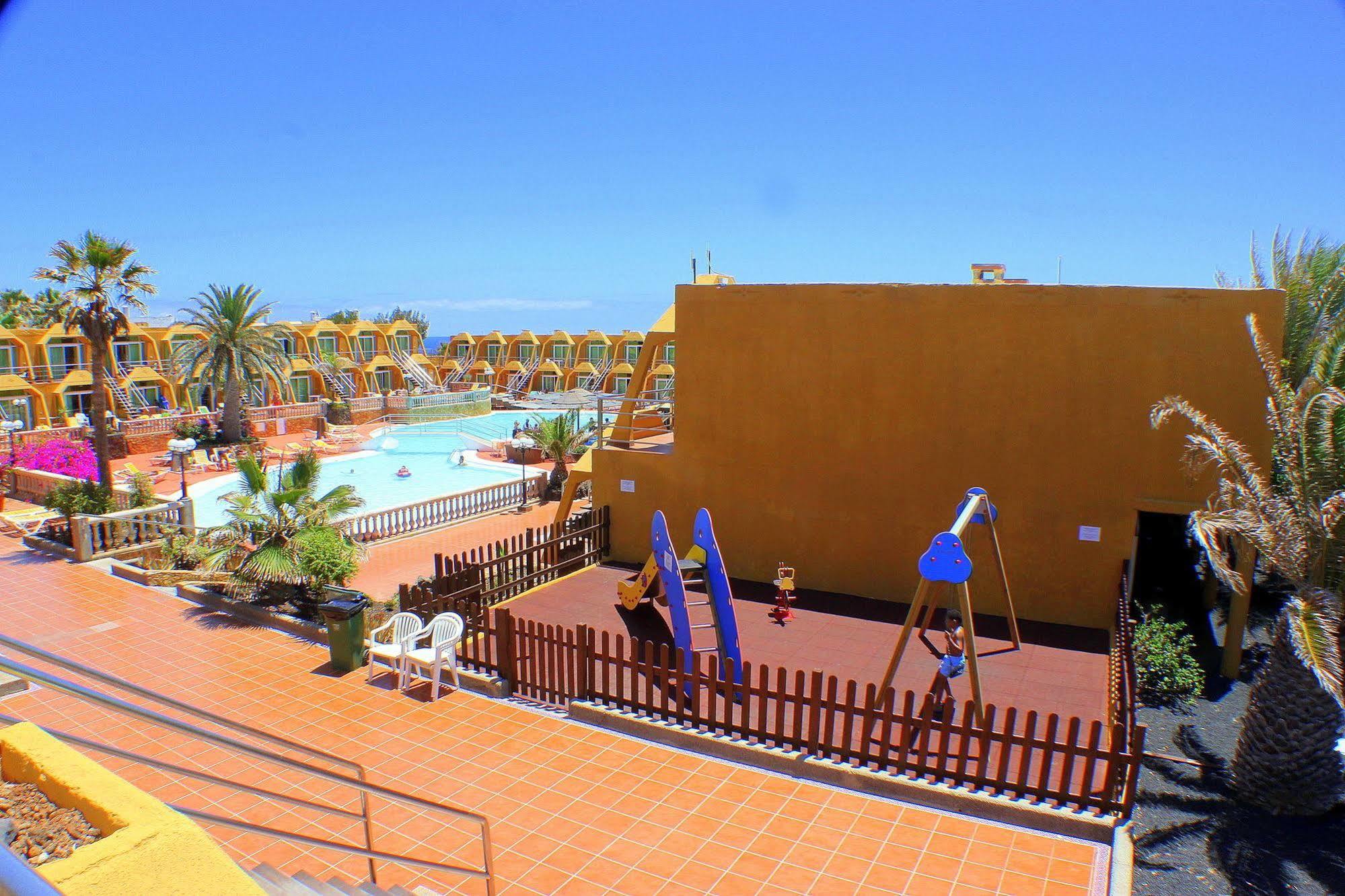 Aparthotel La Piramide Costa De Antigua Extérieur photo