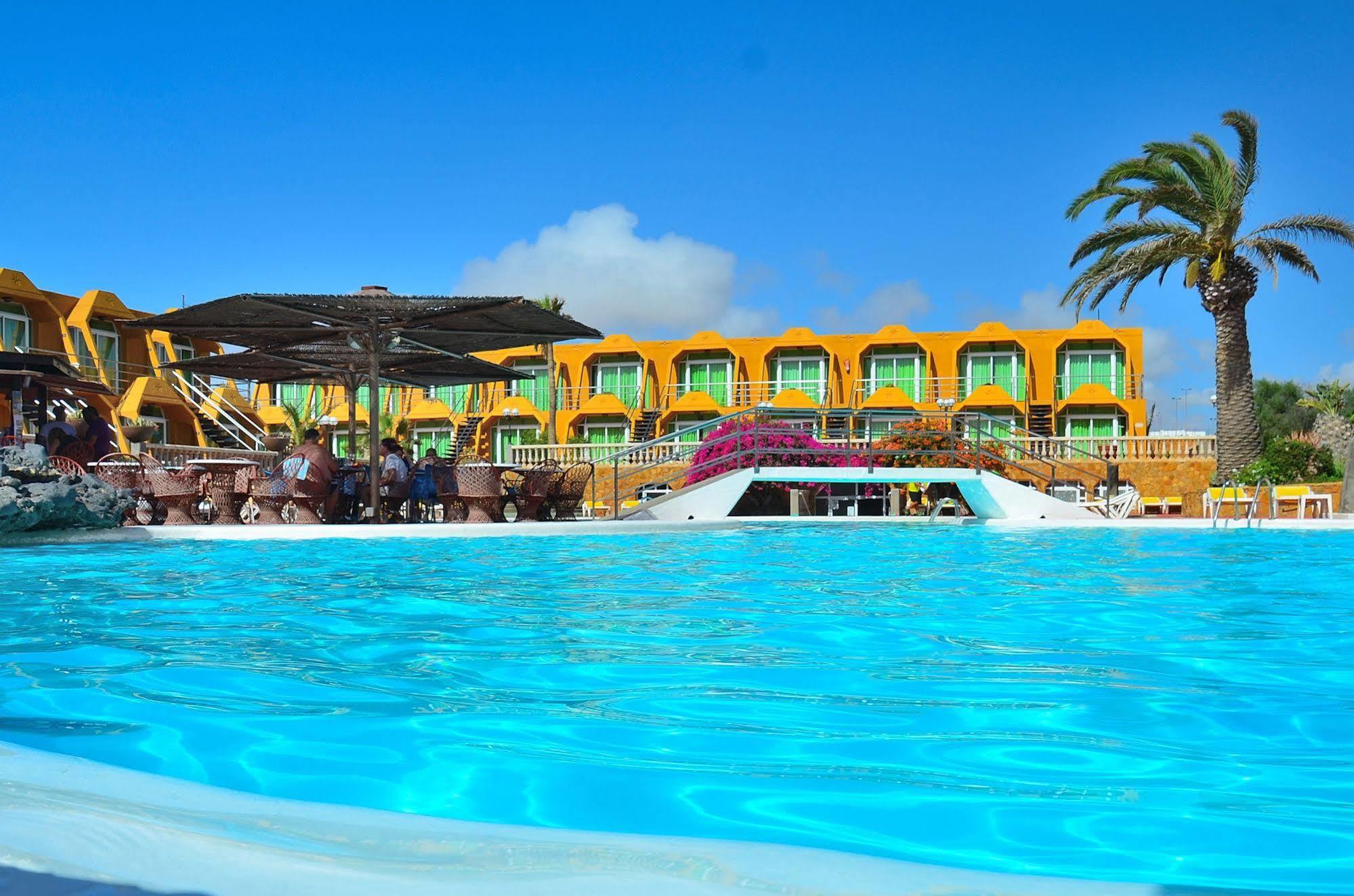 Aparthotel La Piramide Costa De Antigua Extérieur photo