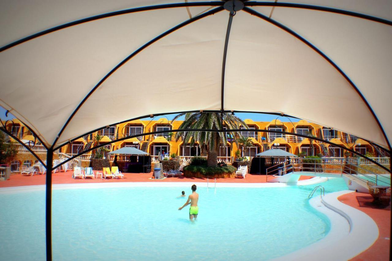 Aparthotel La Piramide Costa De Antigua Extérieur photo