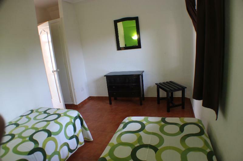 Aparthotel La Piramide Costa De Antigua Extérieur photo