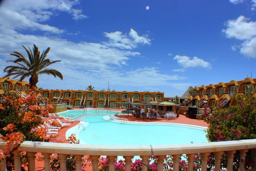 Aparthotel La Piramide Costa De Antigua Extérieur photo